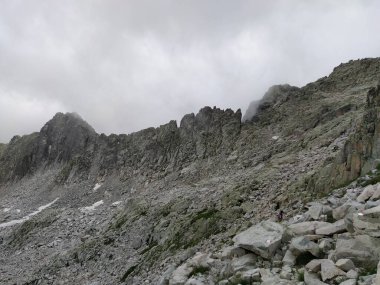 Cima dAsta, İtalya 'nın Trentino eyaletinin doğu kesimindeki Fiemme Dağları' nın en yüksek dağıdır.