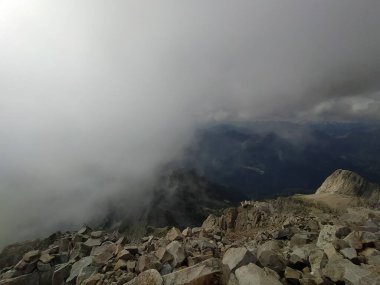Cima dAsta, İtalya 'nın Trentino eyaletinin doğu kesimindeki Fiemme Dağları' nın en yüksek dağıdır.