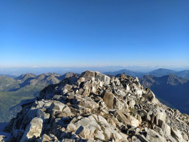 Cima dAsta, İtalya 'nın Trentino eyaletinin doğu kesimindeki Fiemme Dağları' nın en yüksek dağıdır.