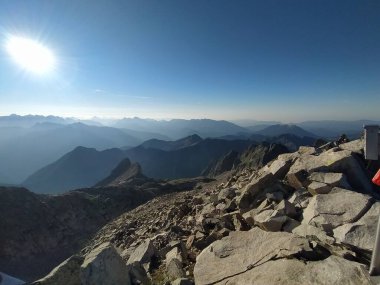 Cima dAsta, İtalya 'nın Trentino eyaletinin doğu kesimindeki Fiemme Dağları' nın en yüksek dağıdır.