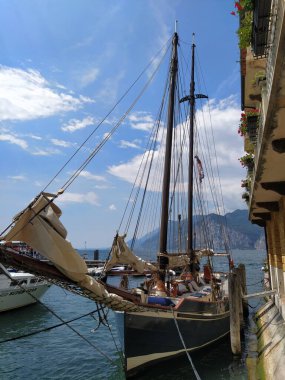 İtalya 'daki Garda Gölü' ndeki Malcesine manzarası