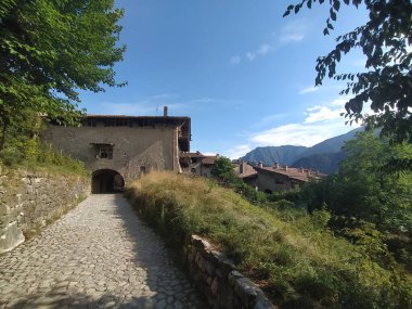 Canale di Tenno İtalya 'nın Trentino kentindeki eski bir köydür.