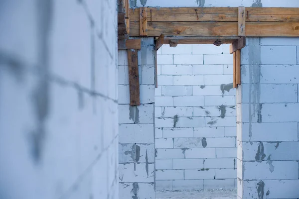 Nşaat Halindeki Bir Evde Havalanan Bloklar Beton Zemini Olan Büyük — Stok fotoğraf