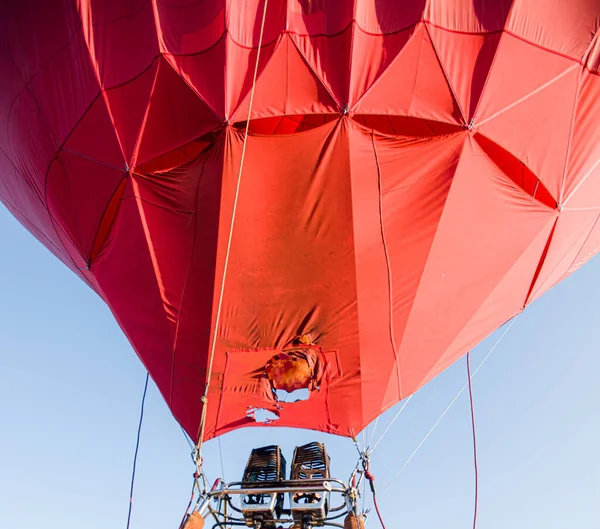 Balão Quente Flutuando Céu Grande Balão Quente Vermelho Forma Grande — Fotografia de Stock