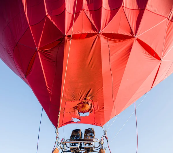 Globo Aire Caliente Flotando Cielo Gran Globo Aire Caliente Rojo —  Fotos de Stock