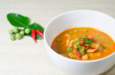 Kırmızı domuz Hindistan cevizi köri (Panaeng kurutulmuş)