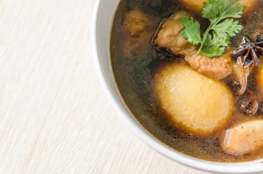 domuz eti güveç kasede yumurta