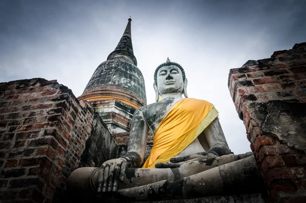 タイのアユタヤにある寺院の古い仏像 — ストック写真