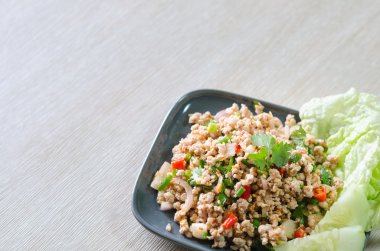 larb moo, Tay baharatlı domuz salata