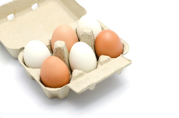 Huevos en un paquete de cartón —  Fotos de Stock