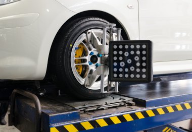 Modern bilgisayar stand tekerlekler Dengeleme.