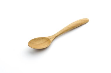 Tahta kaşık beyaz arkaplanda izole edildi