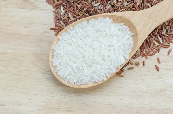 Jasmine rice and in wooden ladle — Stock Photo, Image