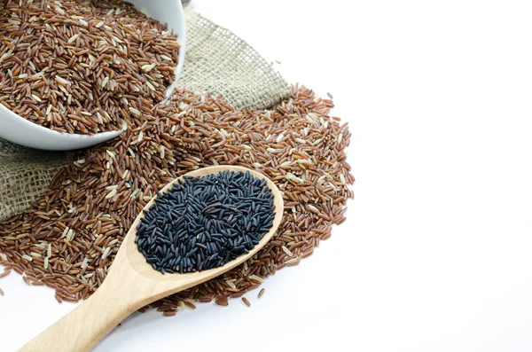 Rice berry in a wooden ladle, isolated — Stock Photo, Image