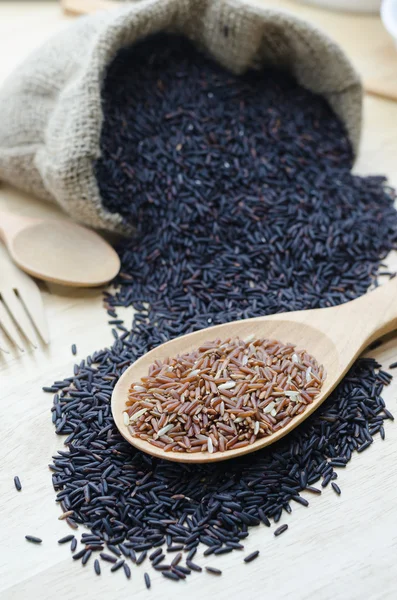 Red jasmine rice and rice berry on wood ladle — Stock Photo, Image