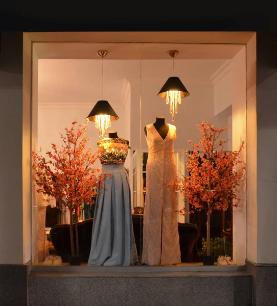 Mannequins Beautiful Evening Dresses Stand Shop Window Showcase Decorated Small — Fotografia de Stock