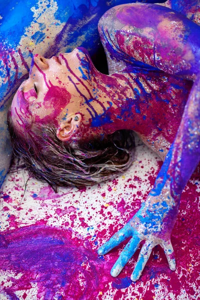 Fantastico Ritratto Colorato Con Blu Viola Magenta Bodypainting Rosa Facepainting — Foto Stock