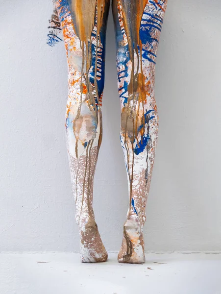 Arkasından Güzel Kadın Bacakları Ayakları Sanatsal Açıdan Soyut Beyaz Turuncu — Stok fotoğraf