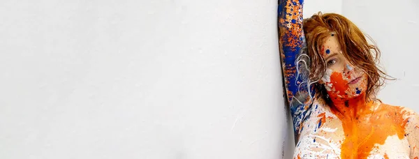 Панорамний Абстрактний Художній Портрет Спокусливої Молодої Сексуальної Рудої Жінки Крапки — стокове фото