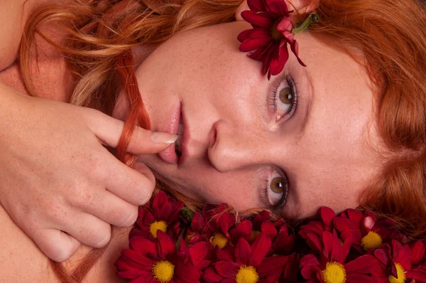 Baştan Çıkarıcı Mutlu Seksi Kızıl Saçlı Güzel Kızıl Saçlı Bir — Stok fotoğraf