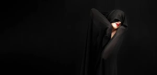Red Made Mouth Female Beauty Model Covered Black Fabric Black — Fotografia de Stock