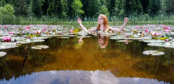 Široký Panoramatický Prapor Portrét Smyslné Sexy Mladé Zrzky Žena Mořská — Stock fotografie