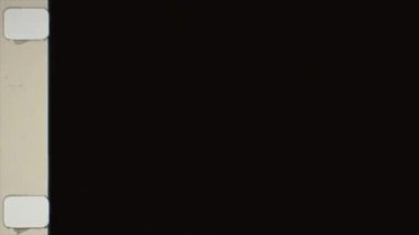 Eski hasarlı film çerçevesi dokusu. Otantik film taraması roket deliği ve Gürültü, Toz, Saç, Tırmık. Retro filmler dağınıklık yaratır. Eski moda görünüm ve nostalji için..