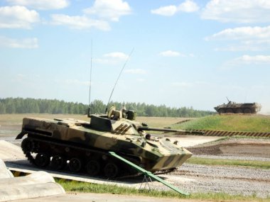 Kubinka, Rusya - 12 Haziran 2011: Zırhlı araç açık havada ve Hangarlar Kubinka Moskova yakınlarındaki Müzesi.