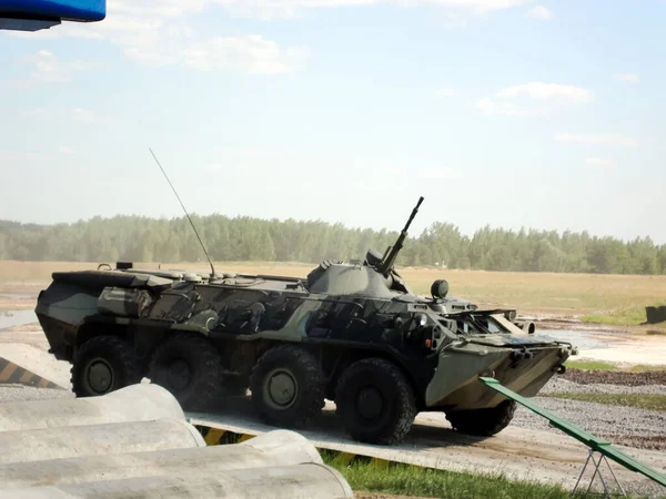 Kubinka, Rusya - 12 Haziran 2011: Zırhlı araç açık havada ve Hangarlar Kubinka Moskova yakınlarındaki Müzesi.