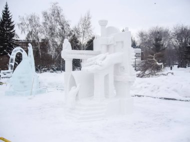 Moskova, Rusya - 20 Ocak 2016: Kar heykeller heykeltraşlar kar beceri heykelleri kar, Moskova'da Gorki Park.