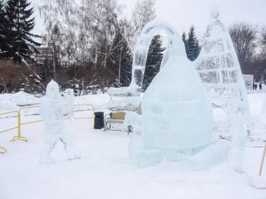 Moskova, Rusya - 20 Ocak 2016: Kar heykeller heykeltraşlar kar beceri heykelleri kar, Moskova'da Gorki Park.