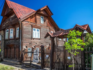 Irkutsk, Rusya - 24 Ağustos 2016: Eski ahşap evlerde Irkutsk. Rusya'nın ahşap mimarisi