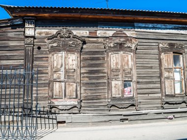 Irkutsk, Rusya - 24 Ağustos 2016: Eski ahşap evlerde Irkutsk. Rusya'nın ahşap mimarisi