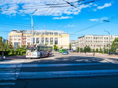 Irkutsk, Rusya - 24 Ağustos 2016: Irkutsk, sokaklar ve Binalar şehrin tarihi ve modern binalar manzaraları.
