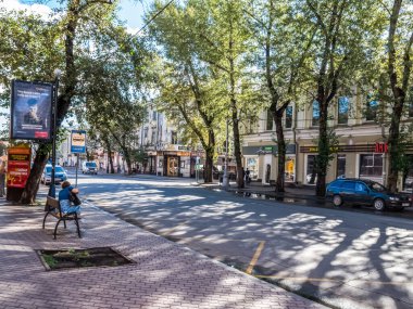 Irkutsk, Rusya - 24 Ağustos 2016: Irkutsk, sokaklar ve Binalar şehrin tarihi ve modern binalar manzaraları.