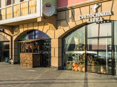 Irkutsk, Rusya - 24 Ağustos 2016: Irkutsk, sokaklar ve Binalar şehrin tarihi ve modern binalar manzaraları.