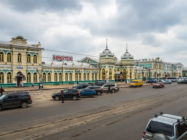 Irkutsk, Rusya - 24 Ağustos 2016: Irkutsk, sokaklar ve Binalar şehrin tarihi ve modern binalar manzaraları.