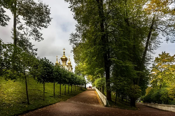 ロシア ピーターズバーグ 2017年6月28日 連邦政府の重要性の都市のペトロアドヴェルト地区の一部としての都市間自治体のペタールゴフの建築サンクトペテルブルク — ストック写真