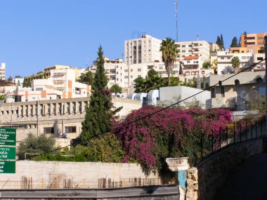 Nazareth, İsrail - 23 Mayıs 2013: Yerler Nasıralı, binalar genel bakış ve Nazareth manzaraları.