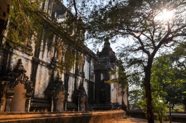 Myanmar 'da binlerce pagoda vadisi var. Tapınakları ve tapınakları olan eski bir dini Pagan şehri..