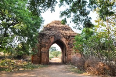 Myanmar 'da binlerce pagoda vadisi var. Tapınakları ve tapınakları olan eski bir dini Pagan şehri..