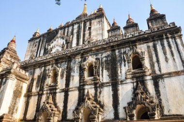 Myanmar 'da binlerce pagoda vadisi var. Tapınakları ve tapınakları olan eski bir dini Pagan şehri..