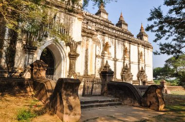 Myanmar 'da binlerce pagoda vadisi var. Tapınakları ve tapınakları olan eski bir dini Pagan şehri..