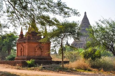 Myanmar 'da binlerce pagoda vadisi var. Tapınakları ve tapınakları olan eski bir dini Pagan şehri..