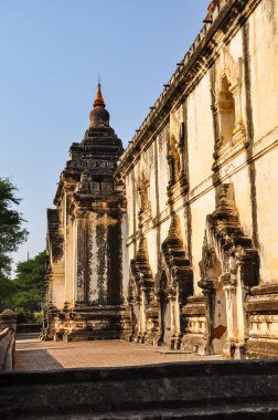 Myanmar 'da binlerce pagoda vadisi var. Tapınakları ve tapınakları olan eski bir dini Pagan şehri..