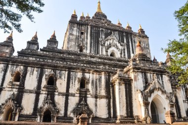 Myanmar 'da binlerce pagoda vadisi var. Tapınakları ve tapınakları olan eski bir dini Pagan şehri..