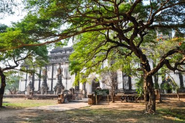 Myanmar 'da binlerce pagoda vadisi var. Tapınakları ve tapınakları olan eski bir dini Pagan şehri..