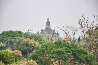 Myanmar 'da binlerce pagoda vadisi var. Tapınakları ve tapınakları olan eski bir dini Pagan şehri..