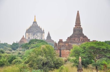 Myanmar 'da binlerce pagoda vadisi var. Tapınakları ve tapınakları olan eski bir dini Pagan şehri..