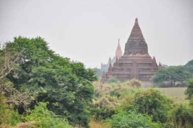 Myanmar 'da binlerce pagoda vadisi var. Tapınakları ve tapınakları olan eski bir dini Pagan şehri..